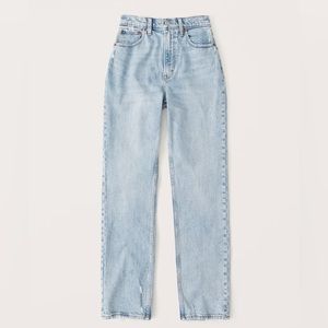 Abercrombie Curve Love Ultra High Rise 90s Straight Jean - Light Wash